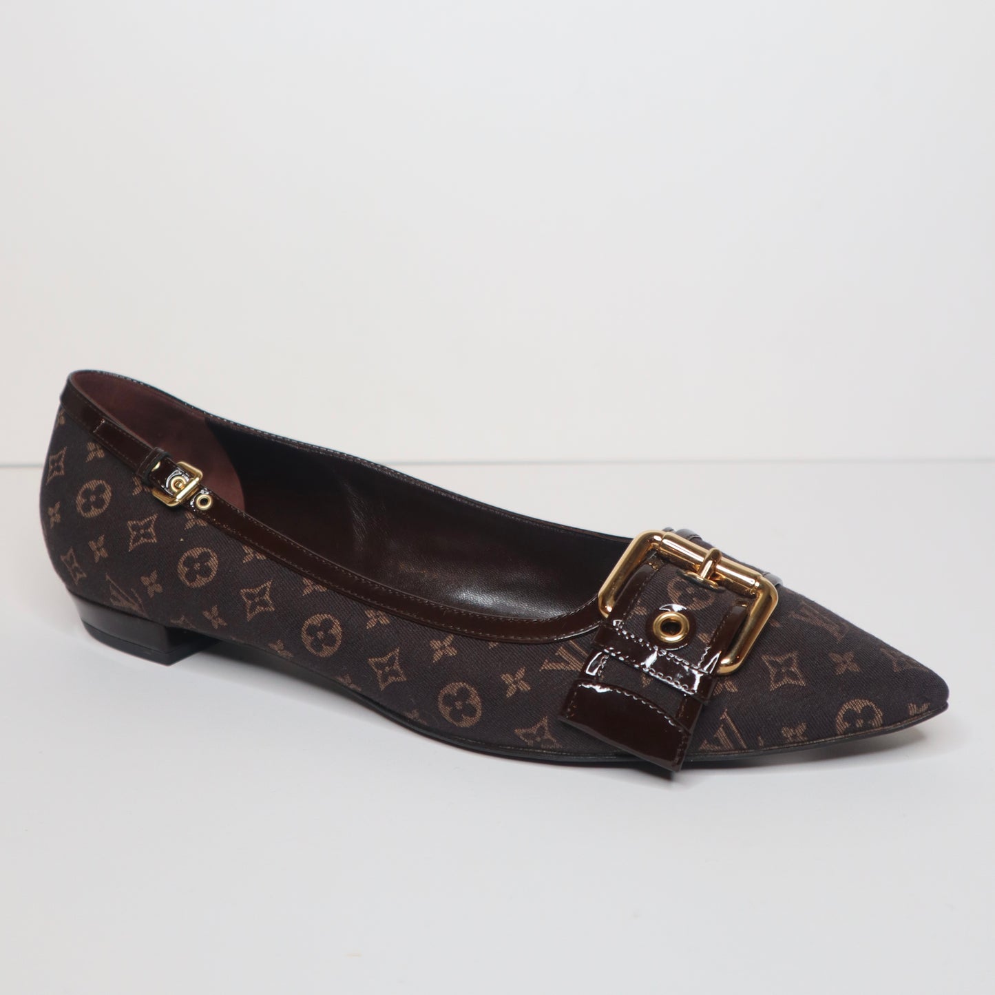 Vintage L V Flats