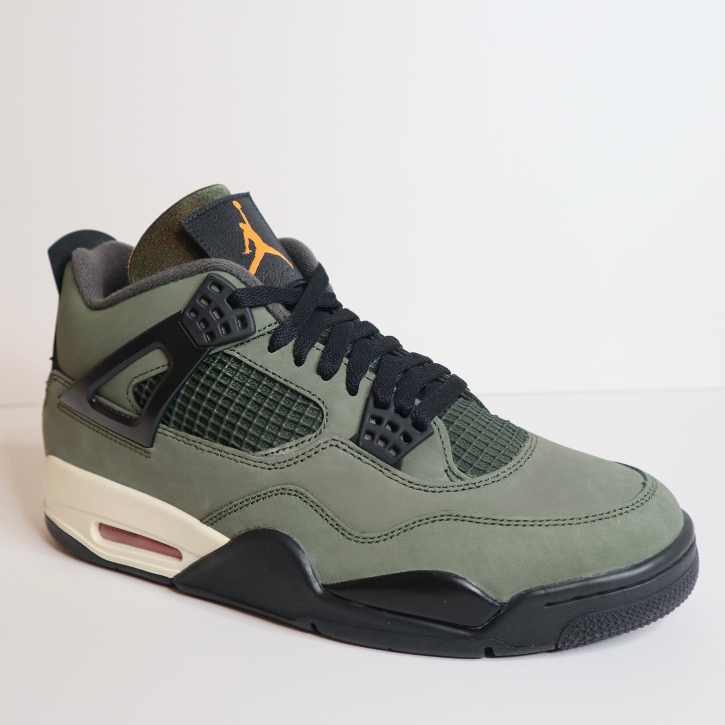 Jordan 4 Undefeated (2025)