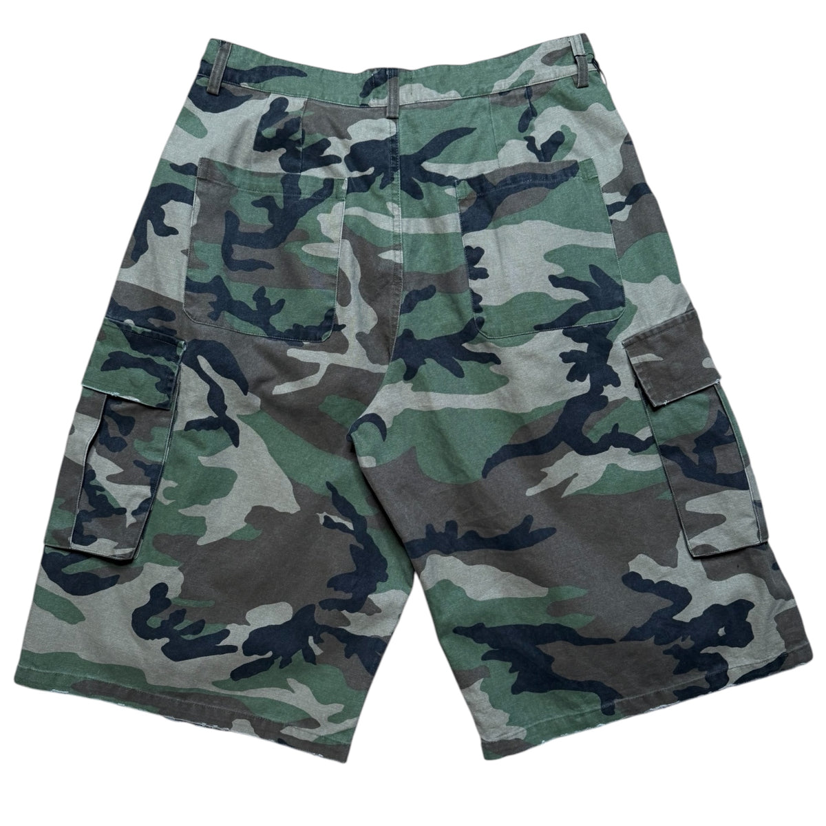 Vic Baggy Camo 3/4 Shorts