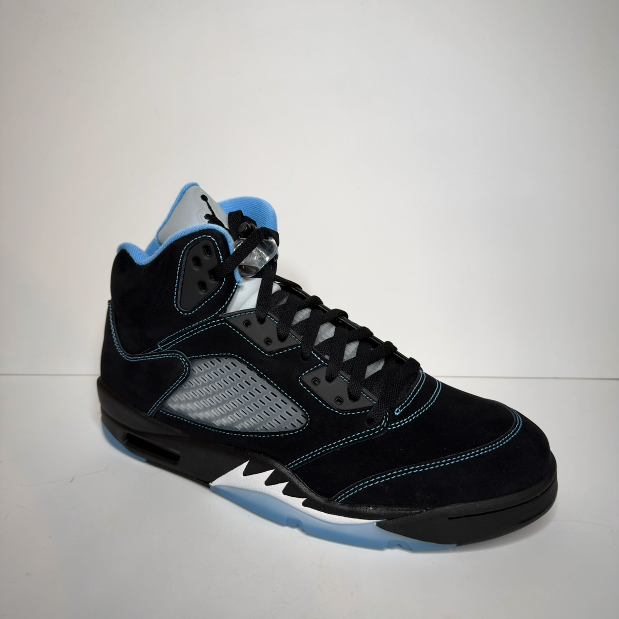 Jordan 5 Black University Blue (2026)