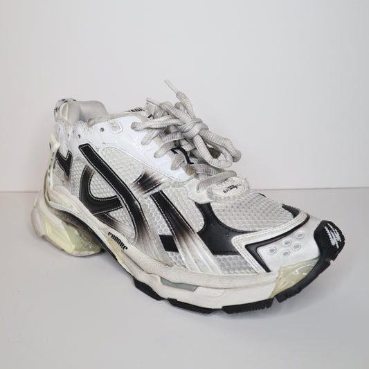 Balenciaga Runner Black/White Sneaker