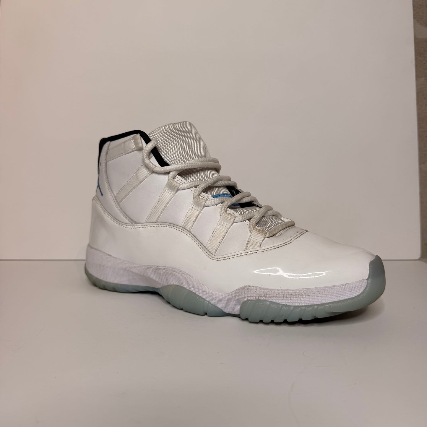 Jordan 11 Legend Blue (2024)